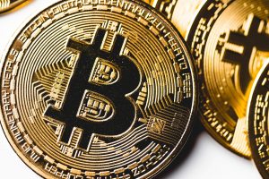 DeFi to akronim słów zdecentralizowane finansowanie.